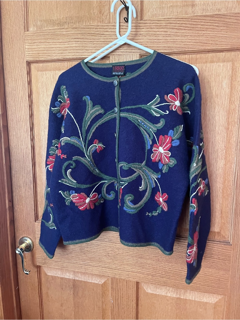 Vrikke Norwegian Wool Navy Floral Embroidered Women's Cardigan Sweater